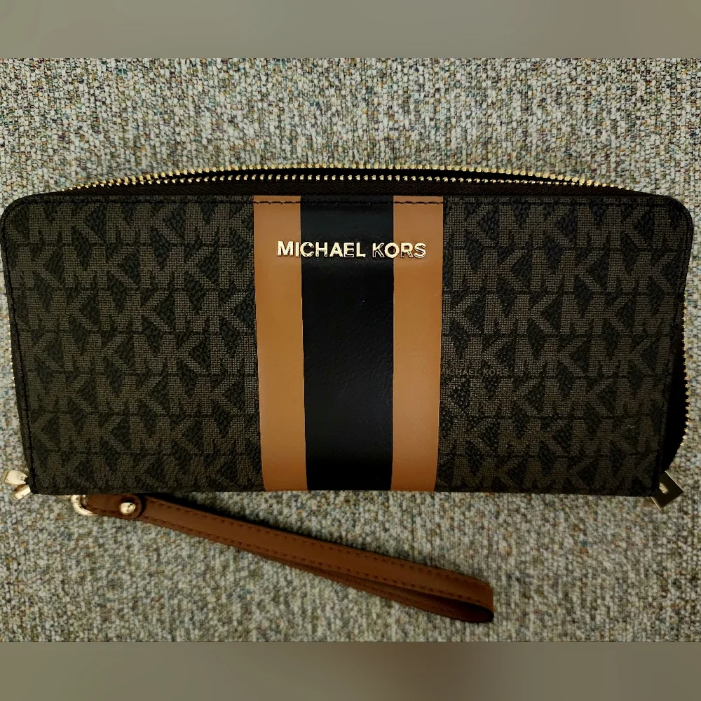Michael Kors Purse and wallet - Picture 2 of 5